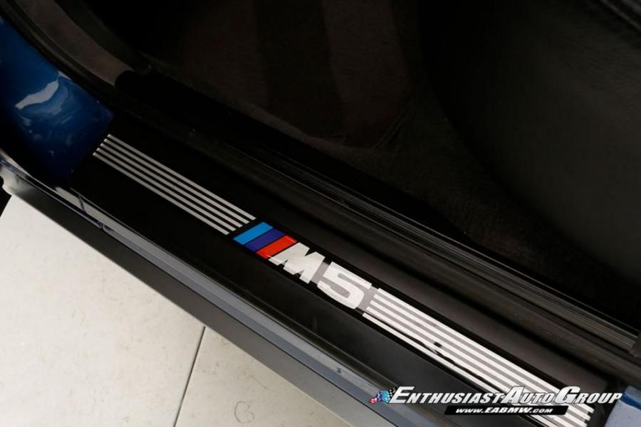 Детали интерьера BMW M5 Touring (Avus Blue) (WBSHJ91070BL01767) (E34) 1994 года  (фото 82 из 100)